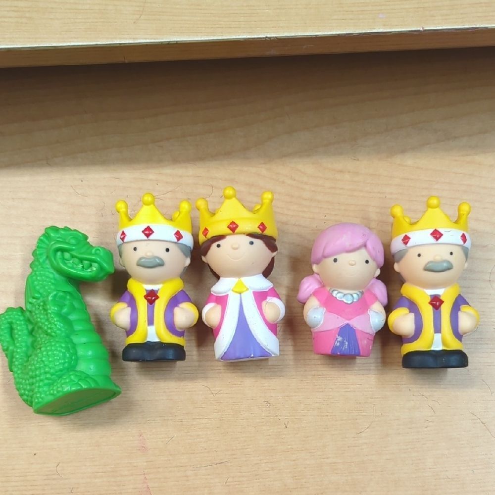 PlayGo Royal Castle Playset. This playset features‎ castle pieces and figures